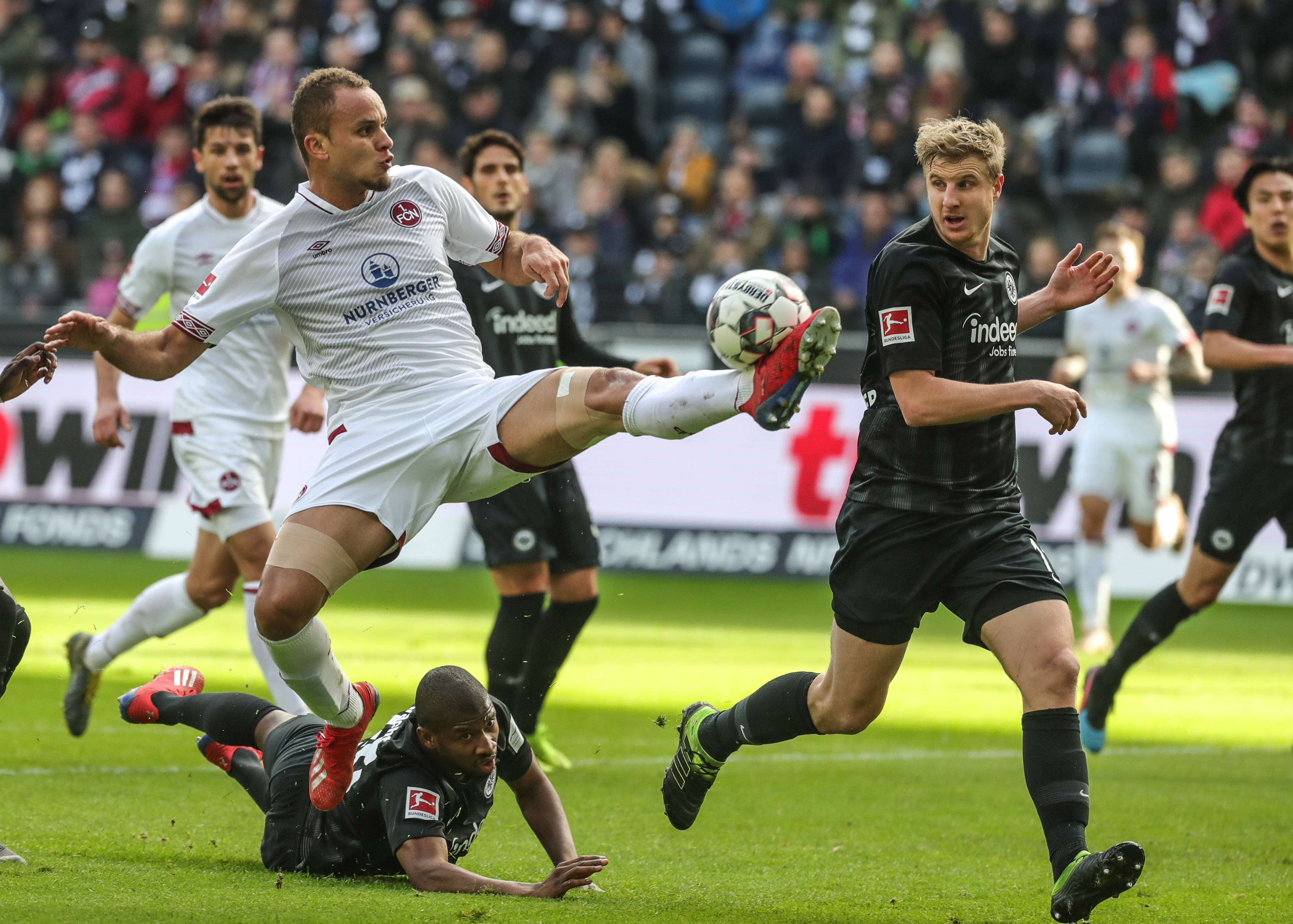 姆巴佩欧冠生涯已5次戴帽，仅次于梅西、C罗和莱万（姆巴佩欧冠已5次上演帽子戏法，仅次于梅西、C罗与莱万）