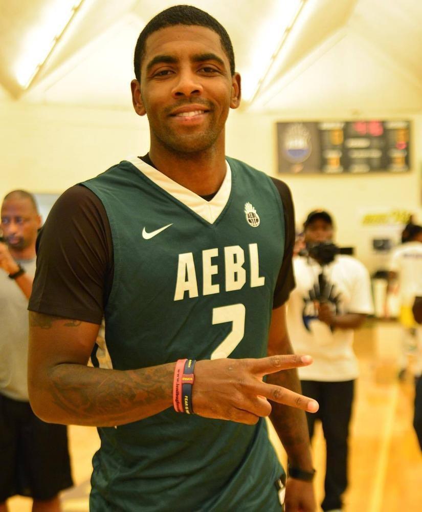 美媒：雄鹿认为字母哥将留在球队&继续围绕他建队（美媒称：雄鹿预计字母哥留队，球队将继续以他为核心打造阵容）