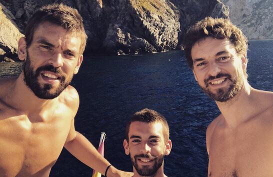 勇士替补席集体爆发，霍福德表现抢眼库里，独行侠终究错付浓眉！（勇士替补火力全开，霍福德抢镜库里，独行侠终究错信浓眉）