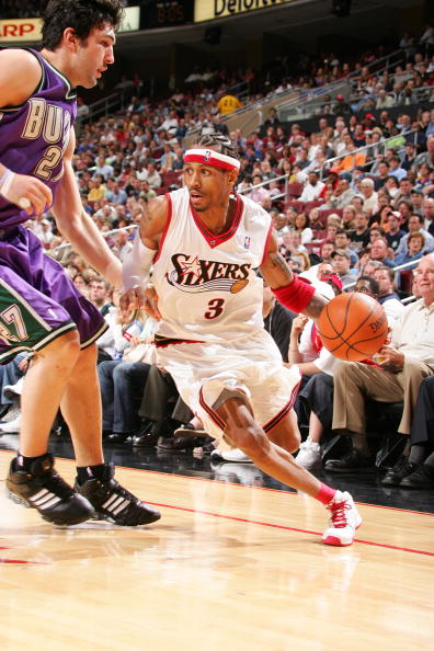 致敬球队传奇，多特官方商城为球迷免费印11号罗伊斯（多特蒙德官方商城免费印制罗伊斯11号 致敬球队传奇）