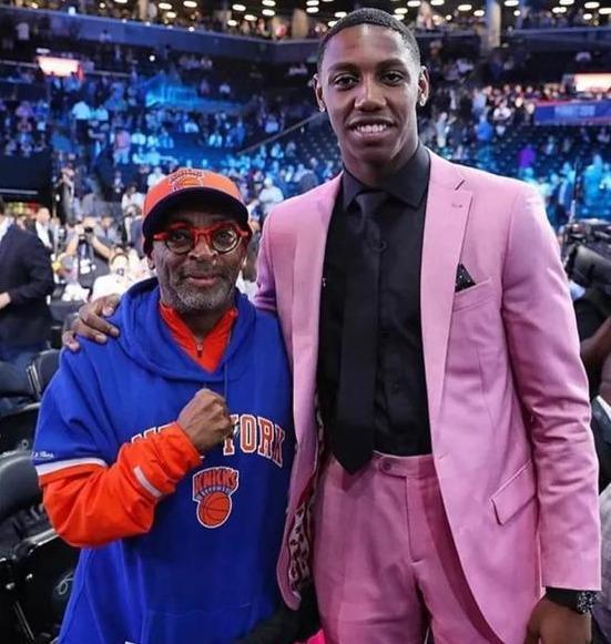 新掌门刚接手成都蓉城俱乐部，就有望收到三份惊喜大礼，引发热议（成都蓉城新掌门接棒即有望迎来三重惊喜礼遇，外界热议）