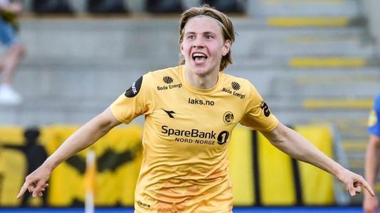 名记：字母最近向队友强调专注篮球的重要性，别被外界声音干扰（名记：字母哥近日提醒队友把心思放在篮球上，勿被外界杂音分心）