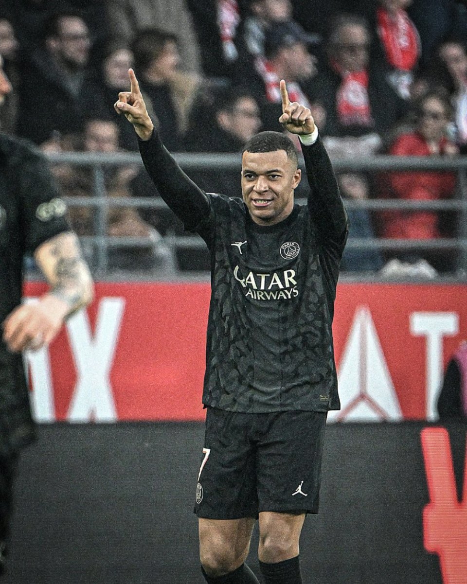 代表三支不同球队连续5场欧冠进球，哈兰德是历史第一人（哈兰德成史上首位先后为三队连续5场欧冠破门的球员）