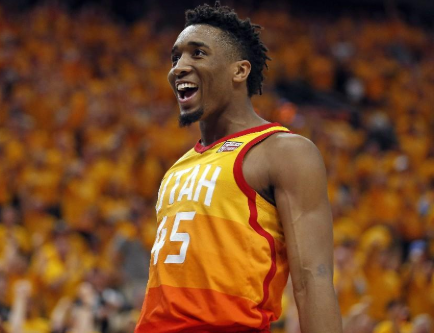 贾昊三分球9投5中，成为比赛关键人物（贾昊外线火力全开，三分9投5中成比赛关键人物）