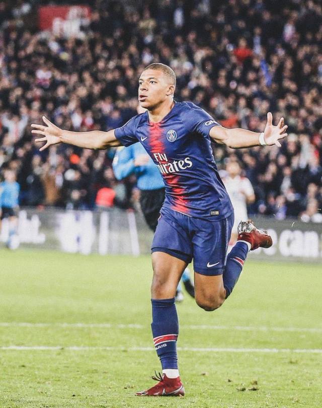 李国旭：马莱莱在申花做好前插就行，但在英博情况不一样（李国旭：在申花马莱莱只需专注前插，到了英博则截然不同）