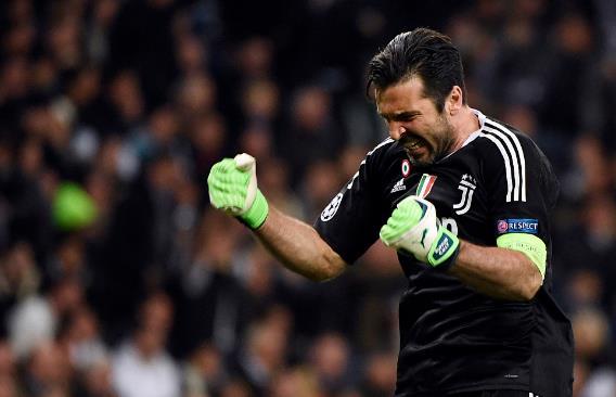 顶着防守也能进，这是神？（硬抗防守依然命中，他是神吗？）