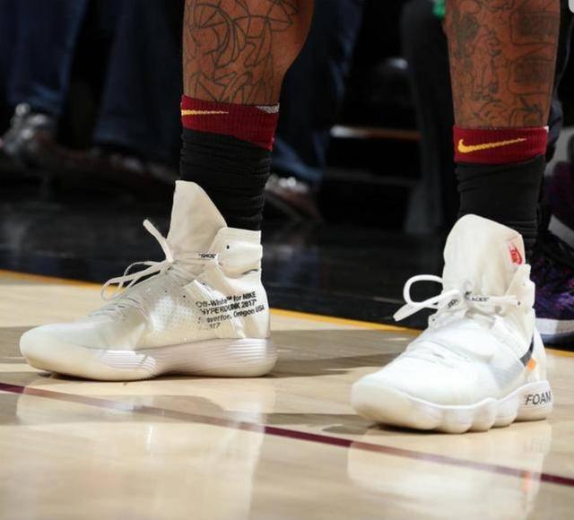 利物浦确认不放走萨拉赫，他将继续留在球队，尽管表现不佳。（利物浦确认萨拉赫继续留队，表现低迷不影响去留）